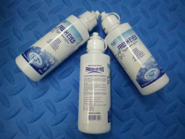 sử dụng dung dịch ngâm lens chuyên dụng để bảo vệ lens tốt nhất